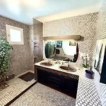 T3 Cosy Piscine, Spa, Parking *