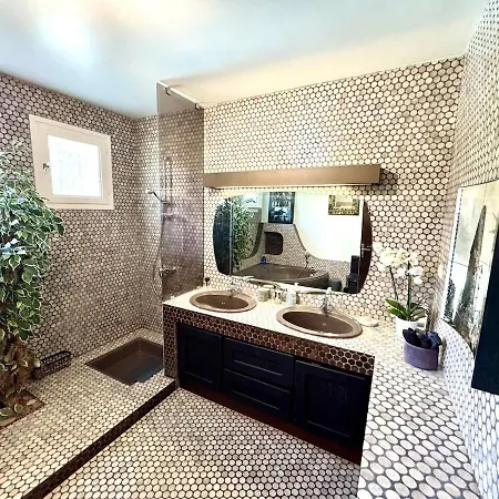 T3 Cosy Piscine, Spa, Parking *